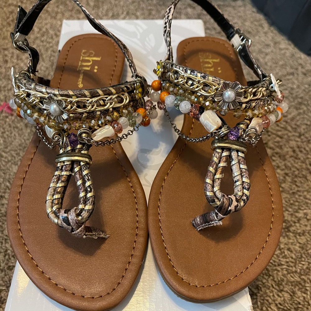 Shi by Journeys women’s sandals